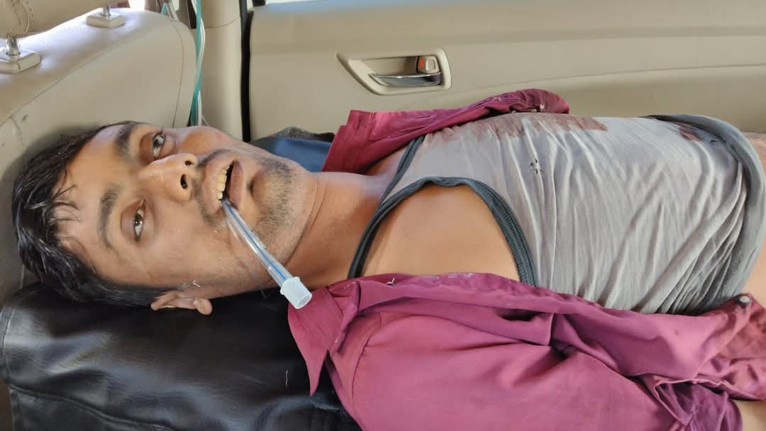 surendra9978's tweet photo. #बालोतरा बाड़मेर में विशनाराम मेघवाल की बीच सड़क पर स्थानीय गुंडे द्वारा हत्या करना जघन्य अपरा��।विशनाराम टेंट और DJ का कार्य करता था।अपराधी ने हफ्ता वसूली के लिए झगड़ा किया और चाकू मारकर निर्दोष की हत्या की।पुलिस अपराधी को तुरंत गिरफ्तार करे।
@RajPoliceHelp
@RajCMO 
@IYC https://t.co/clwwLvhDkc