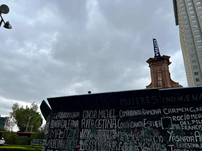 SofiadeRo's tweet photo. En el #DiadelosDerechosHumanos importa reiterar relevancia de la defensa de quienes enfrentan procesos penales.

Ni tecnicismos ni oposición, es apuesta x dignidad ante uno d los desequilibrios y desigualdades c consecuencias + atroces

Hilo c algunas historias de @defensoriaifdp https://t.co/51X8GeqYrK