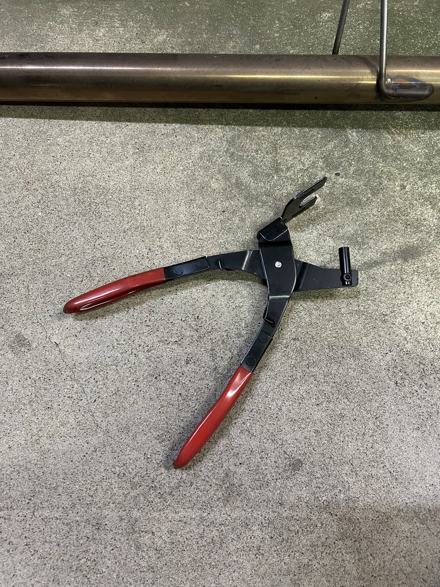 happygarage10's tweet photo. 元々よくマフラー交換してますが、ステンマニ入れてからバランス追求のためさらに頻繁にマフラー弄るので、思い切って買ってしまったアイテム😊

Temuで1000円ぐらいですが😅
結構使えます👍
#L285v #ミラ #ライトウェイトFR https://t.co/Q5ikpzD8Jn