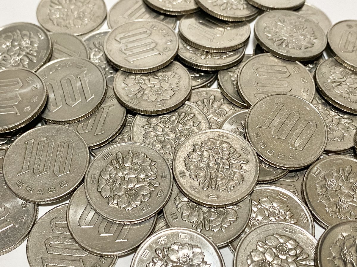 neuronnetwork_c's tweet image. 今日は何の日？

100円の日‼

67年前の今日、
戦後初めての100円硬貨が発行されれたんだって😊

ちなみに発行年号が書いてある方が裏なんだって😲

平成13年、14年は発行枚数が少ないからプレミアがつくかも、、、🫢
探してみて！

#NNW
#ニューロンネットワーク
#今日はなんの日