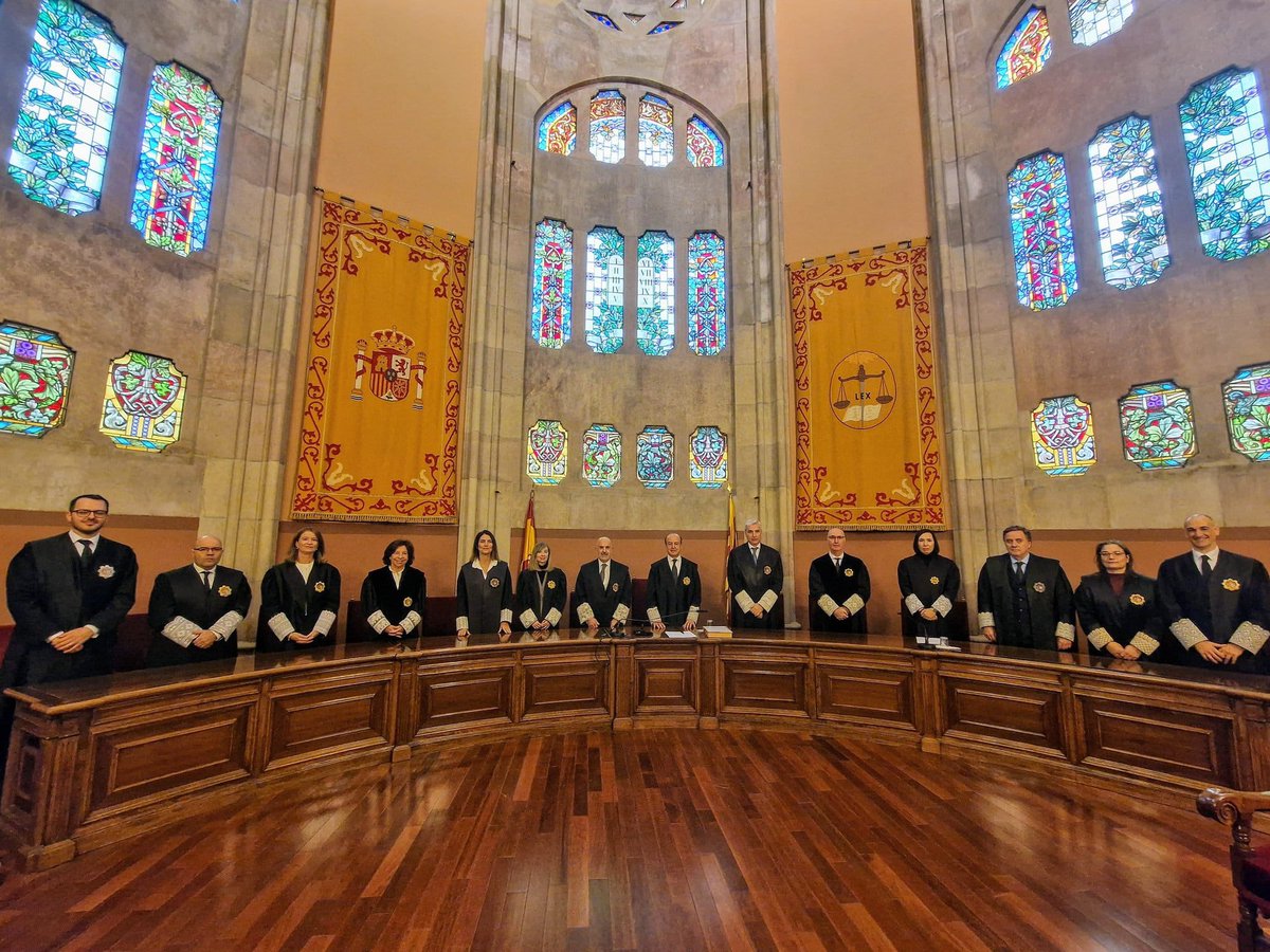 IgnasiFerSenes's tweet photo. Hoy iniciamos un nuevo mandato de la Sala de Gobierno del @tsj_cat , a la que me incorporo como magistrado electo, gracias a la confianza que nos han dado las compañera y compañeros jueces y magistrados en las ultimas elecciones.
(1/2) https://t.co/UIrPhx0b8j