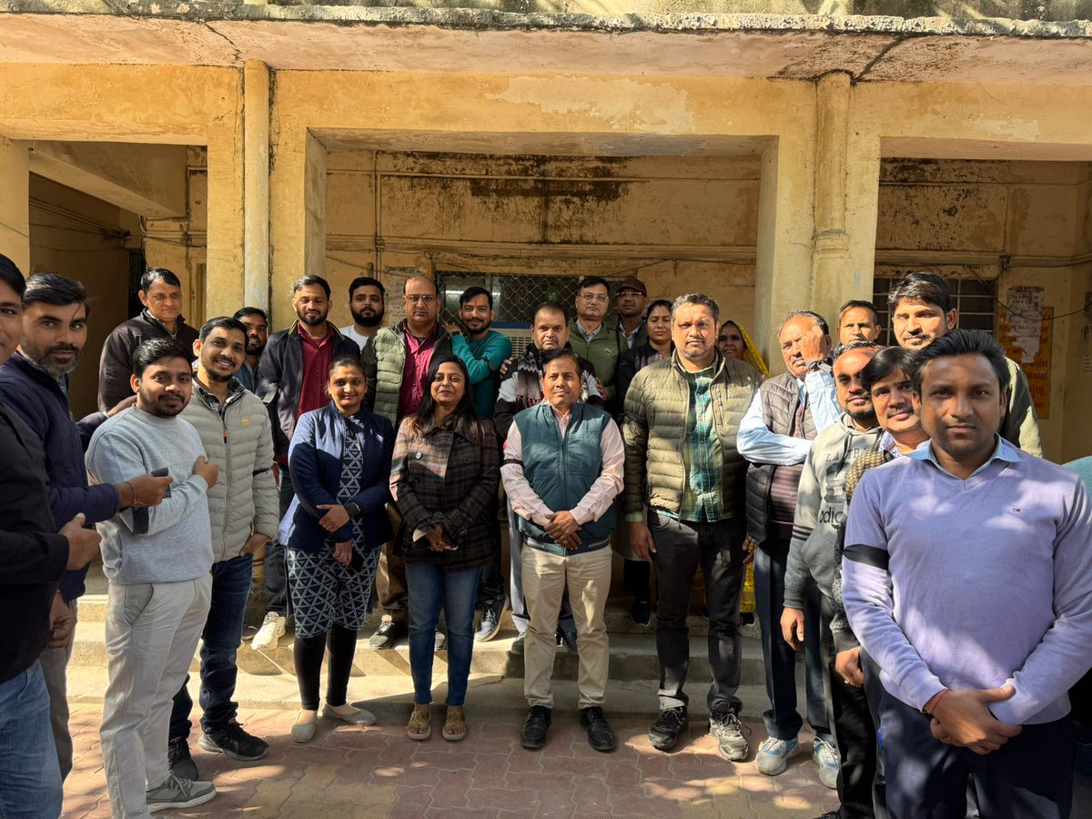 बिजली निगमों के निजीकरण के खिलाफ #जयपुर शहर के कर्मचारी #काली_पट्टी बांध कर विरोध जताते हुए।
#Stop_Privatization_of_Electricity

#बिजली_का_निजीकरण_बंद_करो 

<a href="/BhajanlalBjp/">Bhajanlal Sharma</a> 
<a href="/RajCMO/">CMO Rajasthan</a> 
<a href="/PMOIndia/">PMO India</a> 
<a href="/ml_vikas/">vikas sharma</a> 
<a href="/ashokgehlot51/">Ashok Gehlot</a> 
<a href="/myogiadityanath/">Yogi Adityanath</a>