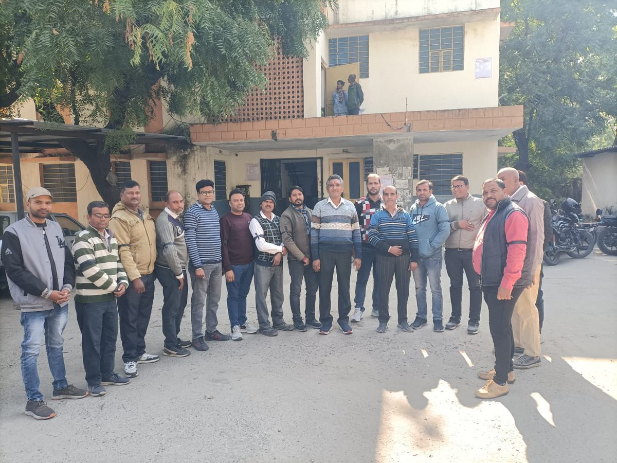 बिजली निगमों के निजीकरण के खिलाफ के कर्मचारी #काली_पट्टी बांध कर विरोध जताते हुए।
#Stop_Privatization_of_Electricity

#बिजली_का_निजीकरण_बंद_करो 

<a href="/BhajanlalBjp/">Bhajanlal Sharma</a> 
<a href="/RajCMO/">CMO Rajasthan</a> 
<a href="/PMOIndia/">PMO India</a> 
<a href="/ml_vikas/">vikas sharma</a> 
<a href="/ashokgehlot51/">Ashok Gehlot</a> 
<a href="/myogiadityanath/">Yogi Adityanath</a>
<a href="/1stIndiaNews/">First India News</a> <a href="/SachBedhadak/">Sach Bedhadak</a> <a href="/HansrajMeena/">Hansraj Meena</a> <a href="/hlnagar/">Heeralal Nagar</a>