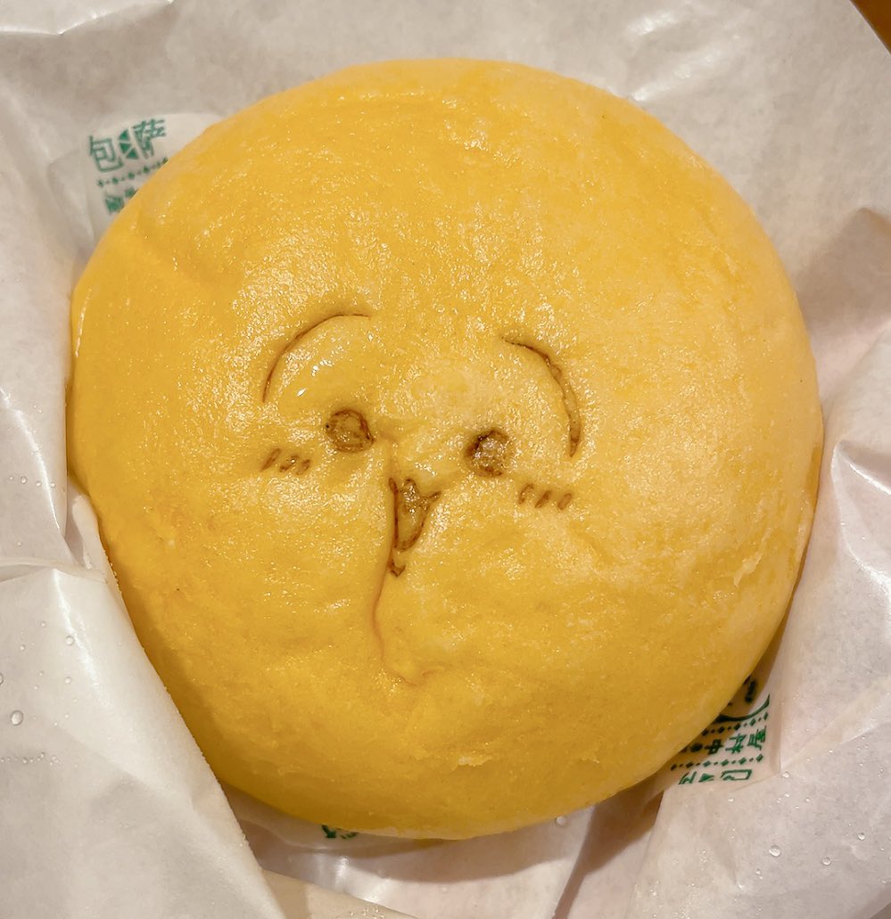 ちいかわコラボのピザまん、キタ--(゜∀゜)--!!の顔してる 