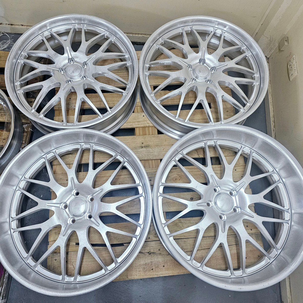 showwheels's tweet photo. Here is a set of 24" 015 wheels we sent out for paint today. They are going to be flat gray and flat black 😎
Contact for your own set of custom wheels.
#showwheels #billetwheels #customwheels #forgedwheels #deepdishwheels #hotrods #protouring #restomod #showcar #showcars https://t.co/6iWojW5L0d