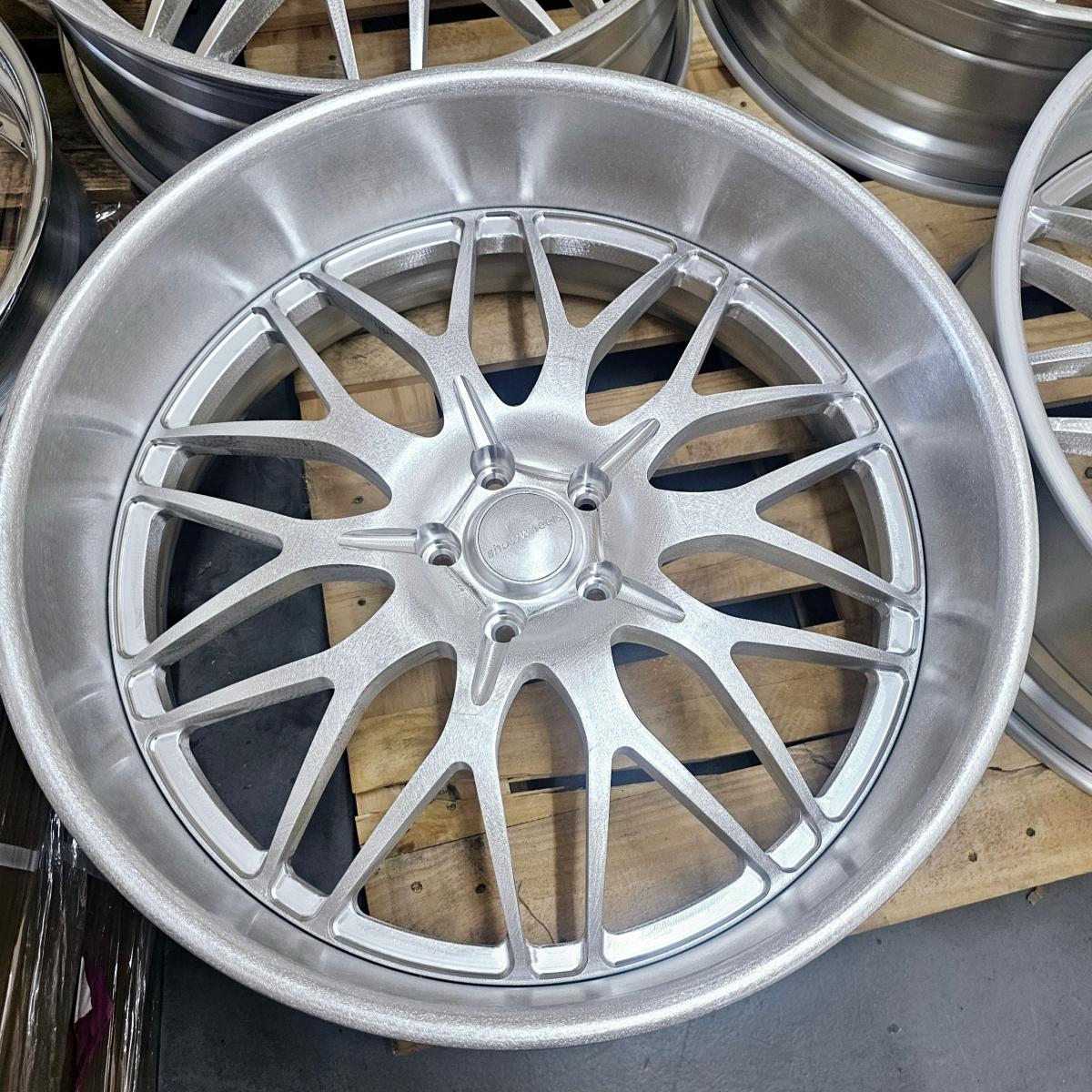 showwheels's tweet photo. Here is a set of 24" 015 wheels we sent out for paint today. They are going to be flat gray and flat black 😎
Contact for your own set of custom wheels.
#showwheels #billetwheels #customwheels #forgedwheels #deepdishwheels #hotrods #protouring #restomod #showcar #showcars https://t.co/6iWojW5L0d