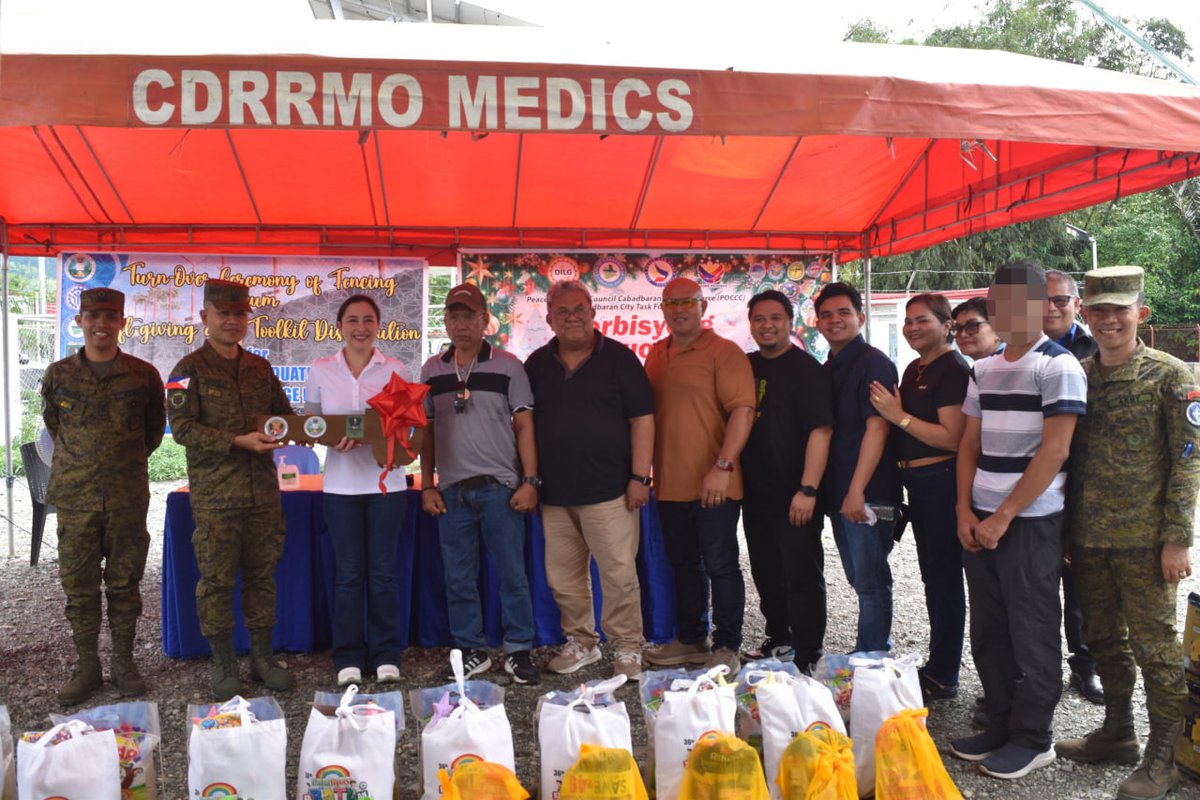 MatatagTwenty9's tweet photo. Cabadbaran LGU and 29IB facilitated the Turn-over Ceremony of Fencing and Gift-giving for children for Friends Rescued and Toolkit Distribution for TESDA Graduates of Shielded Metal Arc Welding NC I, Carpentry NC II and Land Preparation at Purok 8, New Hope Village, CBR https://t.co/lWup5Cg9ob