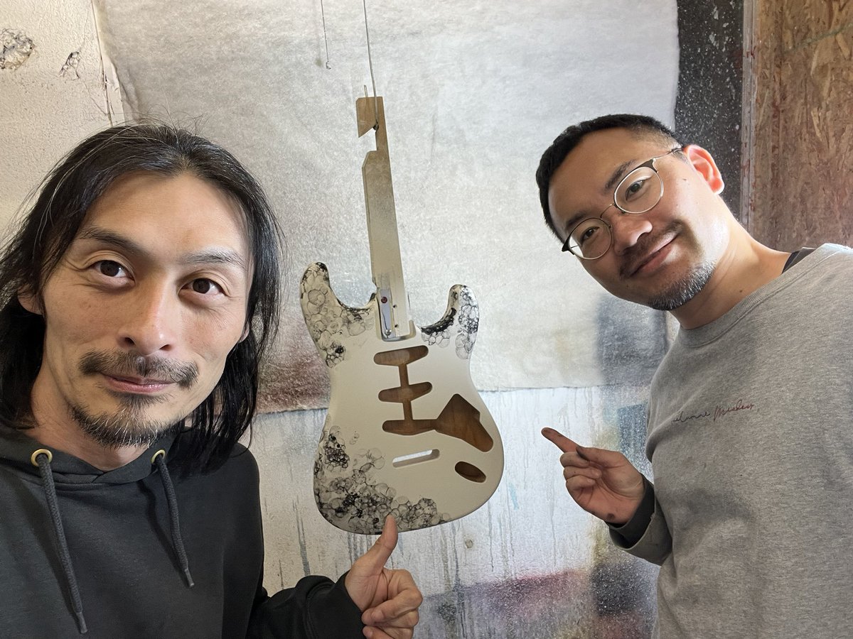 Euphoreal_lab's tweet photo. 本日はGombo Bass Guitarsの松原君と共同で新しい塗装をあみだしました🤗 https://t.co/VPqCMe0UAW