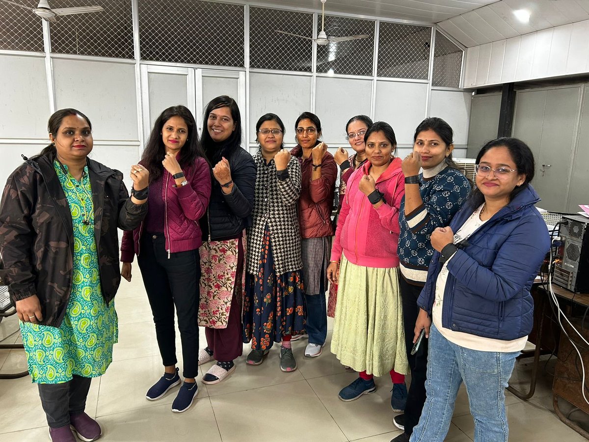 #बिजली निगमों के निजीकरण के खिलाफ #जयपुर EA के कर्मचारियों ने #काली_पट्टी बांधकर अपना आक्रोश व्याप्त किया.
#Stop_Privatization_of_Electricity
#बिजली_का_निजीकरण_बंद_करो
<a href="/narendramodi/">Narendra Modi</a>
 <a href="/PMOIndia/">PMO India</a>
 <a href="/BhajanlalBjp/">Bhajanlal Sharma</a>
 <a href="/RajCMO/">CMO Rajasthan</a>
 <a href="/hlnagar/">Heeralal Nagar</a>
 <a href="/GovindDotasra/">Govind Singh Dotasra</a>
 <a href="/hanumanbeniwal/">HANUMAN BENIWAL</a>
 <a href="/1stIndiaNews/">First India News</a>