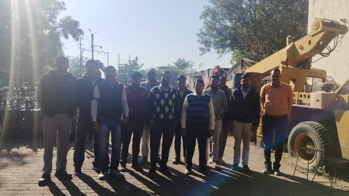 बिजली निगमों के निजीकरण के खिलाफ #दौसा ACOS के कर्मचारी #काली_पट्टी बांध कर विरोध जताते हुए।
#Stop_Privatization_of_Electricity

#बिजली_का_निजीकरण_बंद_करो 

<a href="/BhajanlalBjp/">Bhajanlal Sharma</a> 
<a href="/RajCMO/">CMO Rajasthan</a> 
<a href="/PMOIndia/">PMO India</a> 
<a href="/ml_vikas/">vikas sharma</a> 
<a href="/ashokgehlot51/">Ashok Gehlot</a> 
<a href="/myogiadityanath/">Yogi Adityanath</a>