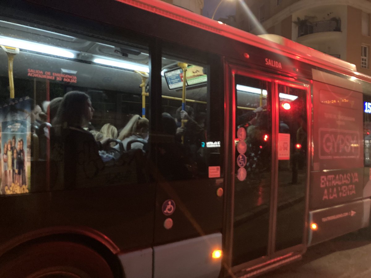 monisimalisa's tweet photo. Esperando el bus para ir a trabajar ahora mismo y nos deja “tirados” como a un perro! Pongan más refuerzo en las horas punta! Esto es una tónica que viene pasando muy a menudo!!! @EMT_Malaga @aytomalaga @consumidores https://t.co/Ev7bJqUgD2