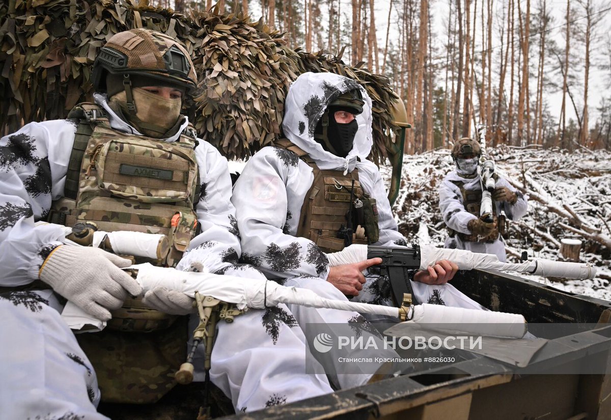 TheGreyPatriot_'s tweet photo. 🇷🇺 Sniper from Volunteer Regiment "Bashkorostan" of 25th Combined Arms Army within Group of Forces "Zapad" departing to frontline with his ASVK rifle. Today

Part 1 of 3

#Russia #Russian #Russians #Today #SVO #Sniper #Marksman #ASVK #Military #Army #Tactical #Winter #Camouflage https://t.co/kGbGcx24oZ