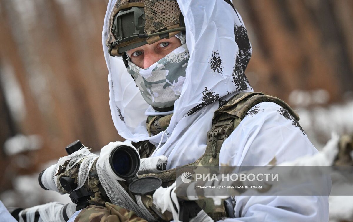 TheGreyPatriot_'s tweet photo. 🇷🇺 Sniper from Volunteer Regiment "Bashkorostan" of 25th Combined Arms Army within Group of Forces "Zapad" departing to frontline with his ASVK rifle. Today

Part 3 of 3

#Russia #Russian #Russians #Today #SVO #Sniper #Marksman #ASVK #Military #Army #Tactical #Winter #Camouflage https://t.co/JbxegGPb4e
