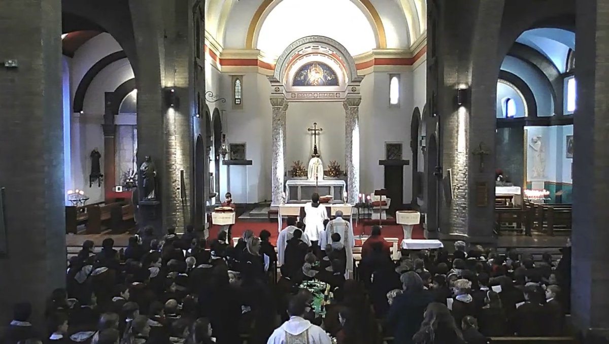 The children sang beautifully at the Advent Mass, as they presented their wreaths to the altar. Thank you Fr Louie, for helping us to worship and celebrate #ocomeocomeemmanuel #giveprayerago