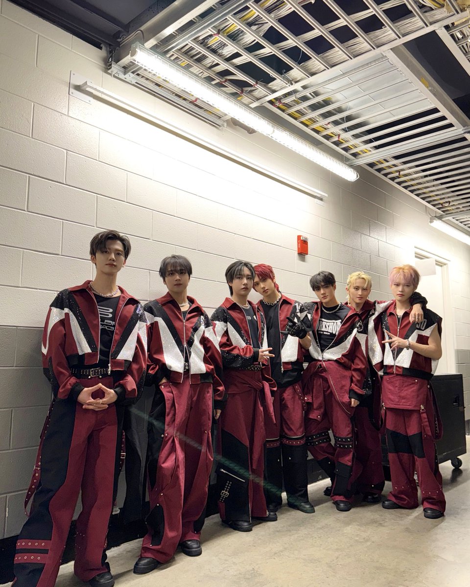 오늘도 함께 해준 시즈니 너무 고마워요~
이제 마지막 남은 뉴욕도 화이팅

Thank you so much NCTzens for being with us today! Let’s give it our all for the final stop in New York. Fighting!

#JENO 
#NCTDREAM #NCTDREAMinDetroit
#iHeartJingleBall #Detroit