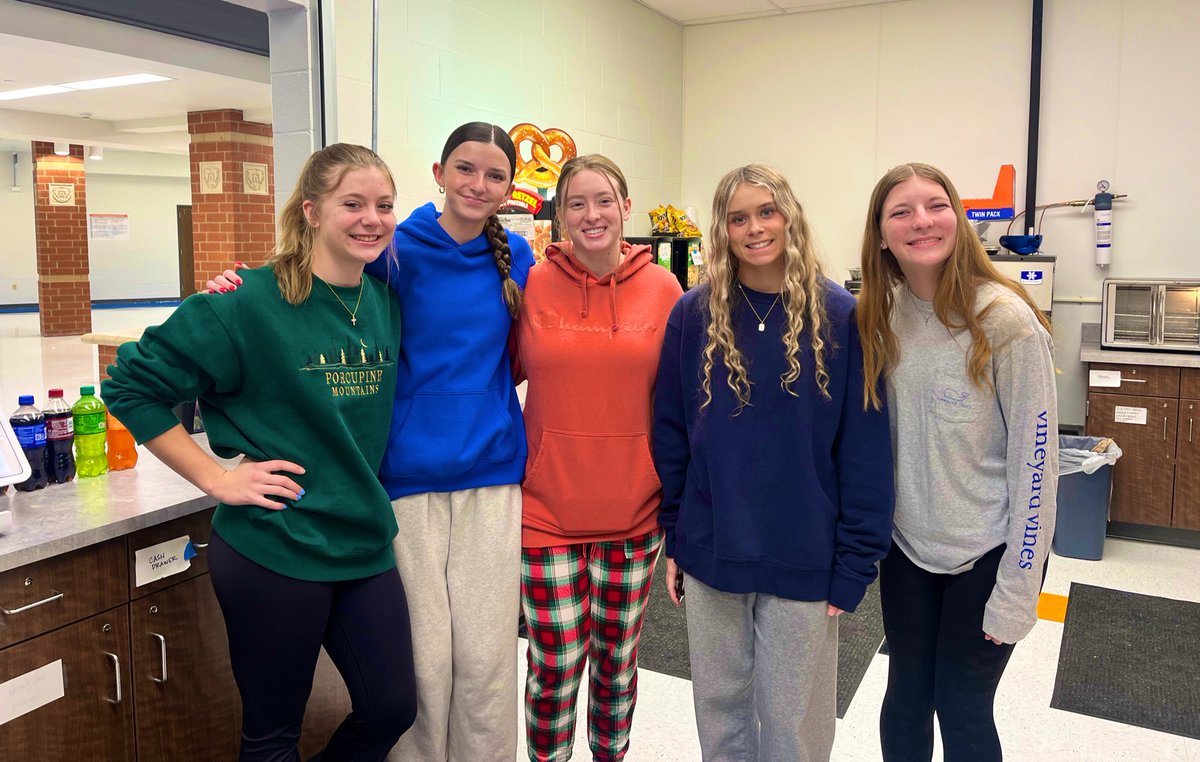 TFXCSimms's tweet image. North Point Girls Track &amp;amp; Field had another 2 shifts today in the concession stand!

#ModelTheWay