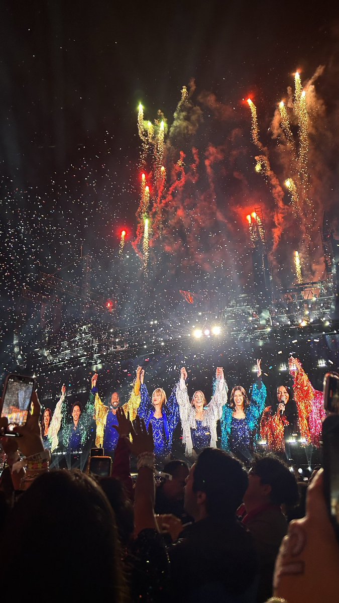 Virginiafsom's tweet photo. my beloved eras tour, I will miss you forever… https://t.co/ppa3PvIuT3