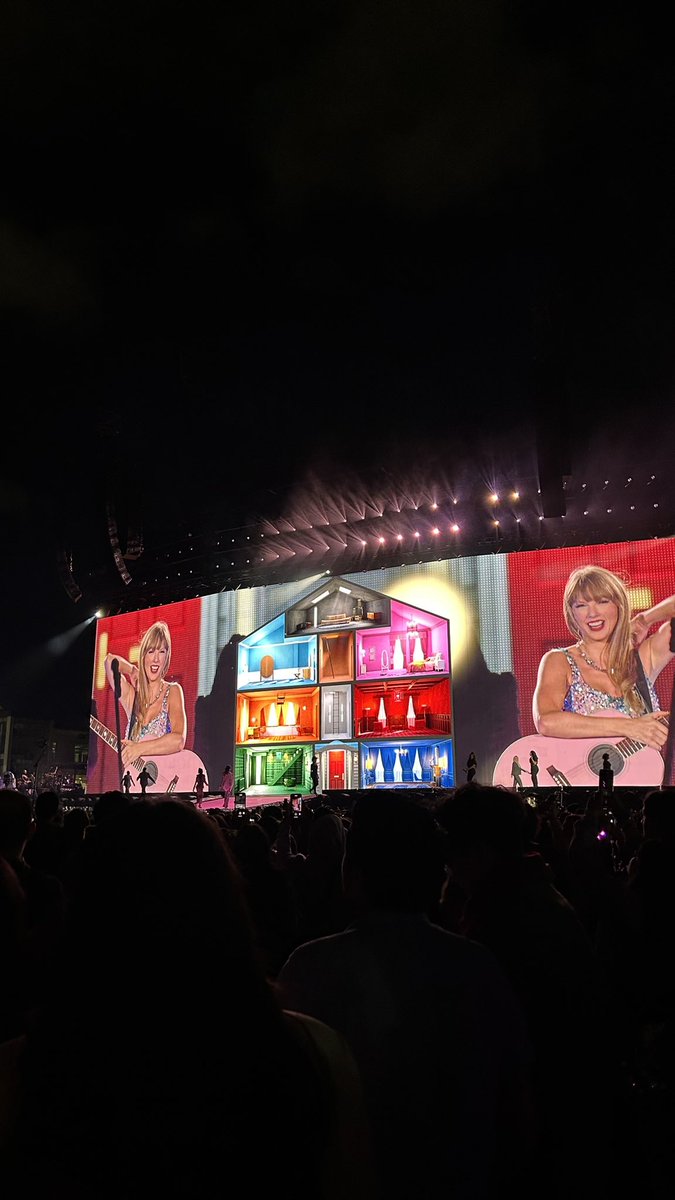 Virginiafsom's tweet photo. my beloved eras tour, I will miss you forever… https://t.co/ppa3PvIuT3