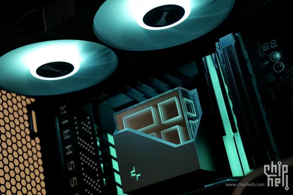 DeepCool_JAPAN's tweet photo. 「LT240/360 ARGB」シリーズ✨
LTシリーズのクラシックな多次元インフィニティミラーデザインを継承し、「FD12 ARGB」高性能PWMファンを採用!
#DeepCool #LT240 #LT360 #ゲーミングPC https://t.co/m2AgCdaZCo