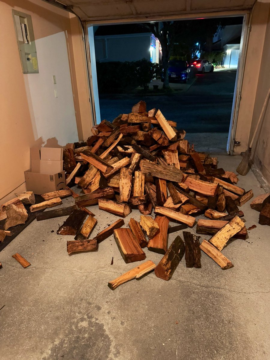 MissWest003's tweet photo. Just got a heapload of wood deliveredโฆ omg my garage smells amazing! Absolutely love the smell of fresh cut PNW wood. Ready for the snow โ๏ธ oh but first, guess I gotta stack it ๐ช #WorkoutTime #BeforePic #ReadyForWinter https://t.co/Yk2DuaGxQ5