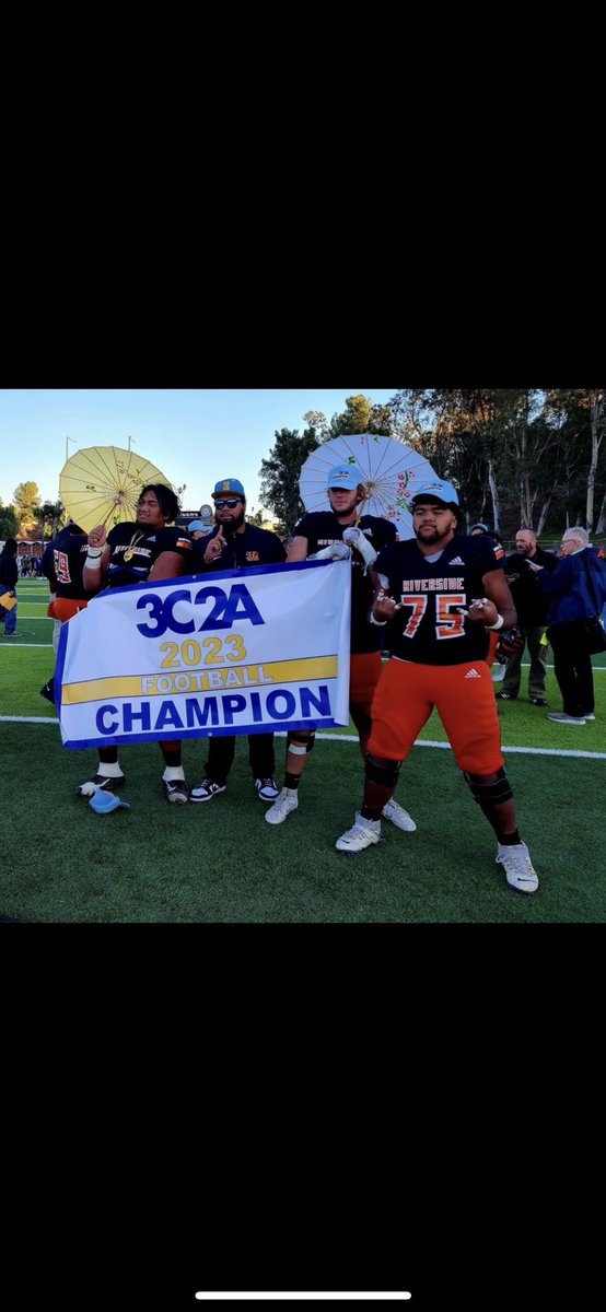 Tom Craft LEGENDARY! Made college coaches come to the Inland Empire to recruit the city! Riverside Ca. 🔔 No one had a 50% chance coming to the city against us. (Mindset) Recruit Develop Transfer the Riverside Way 🐅
#TigerTempo