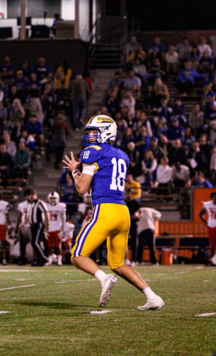 RandaMikey's tweet photo. Senior Year Highlights!

https://t.co/xgMMvcRjtO

@MJ_NFLDraft @cmhfootball https://t.co/5WjcNIA92s