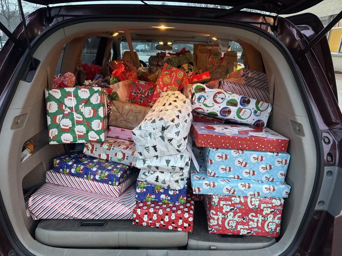 SpringRunSTEAM's tweet image. Excited today to deliver our Angel Tree gifts for Chalkley ES pre- k families #springrunfun Thank you @KateBott7 for helping to coordinate!