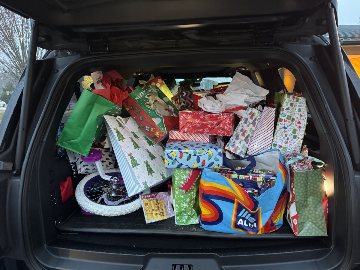 Excited today to deliver our Angel Tree gifts for Chalkley ES pre- k families #springrunfun Thank you <a href="/KateBott7/">Kate Bott</a> for helping to coordinate!