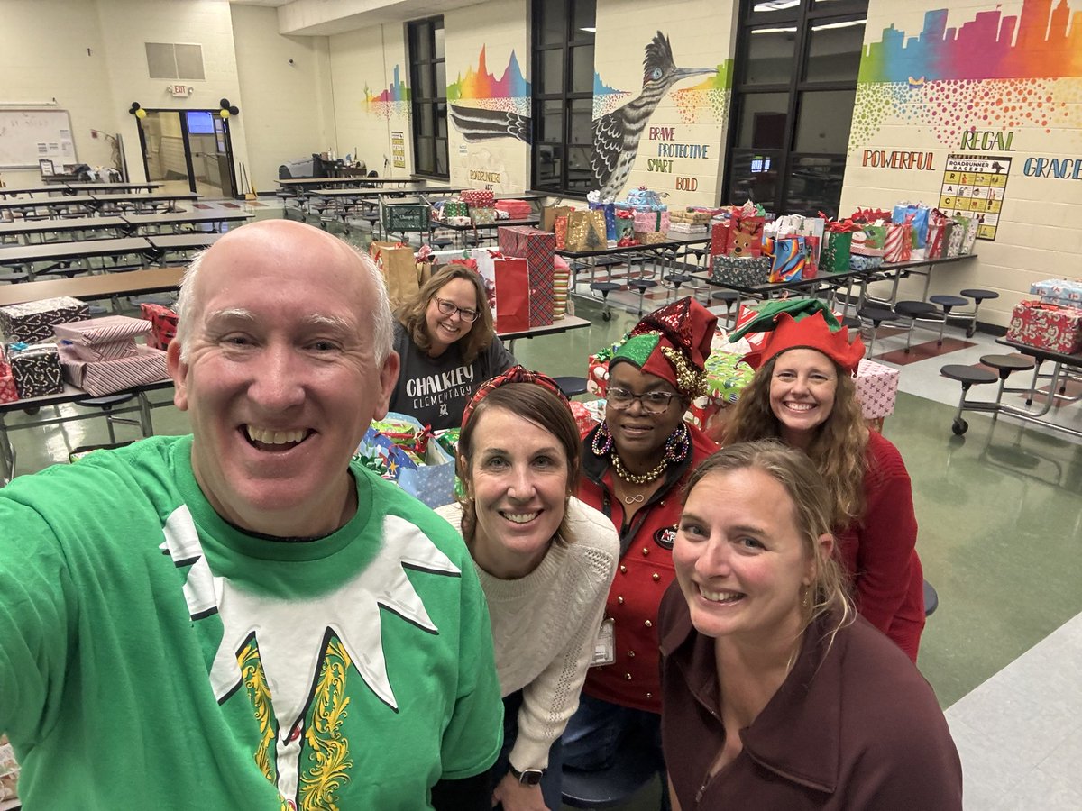 SpringRunSTEAM's tweet image. Excited today to deliver our Angel Tree gifts for Chalkley ES pre- k families #springrunfun Thank you @KateBott7 for helping to coordinate!