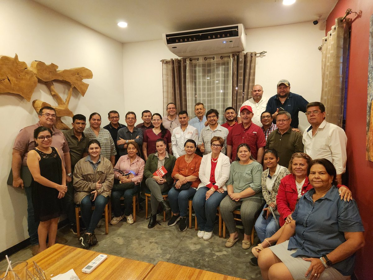 Precandidato para la alcaldía de San Pedro Sula y precandidatos a diputados del departamento de Cortes del movimiento Recuperar Honduras sostienen importante reunión de trabajo. <a href="/luiszelaya_hn/">Luis Zelaya</a>
