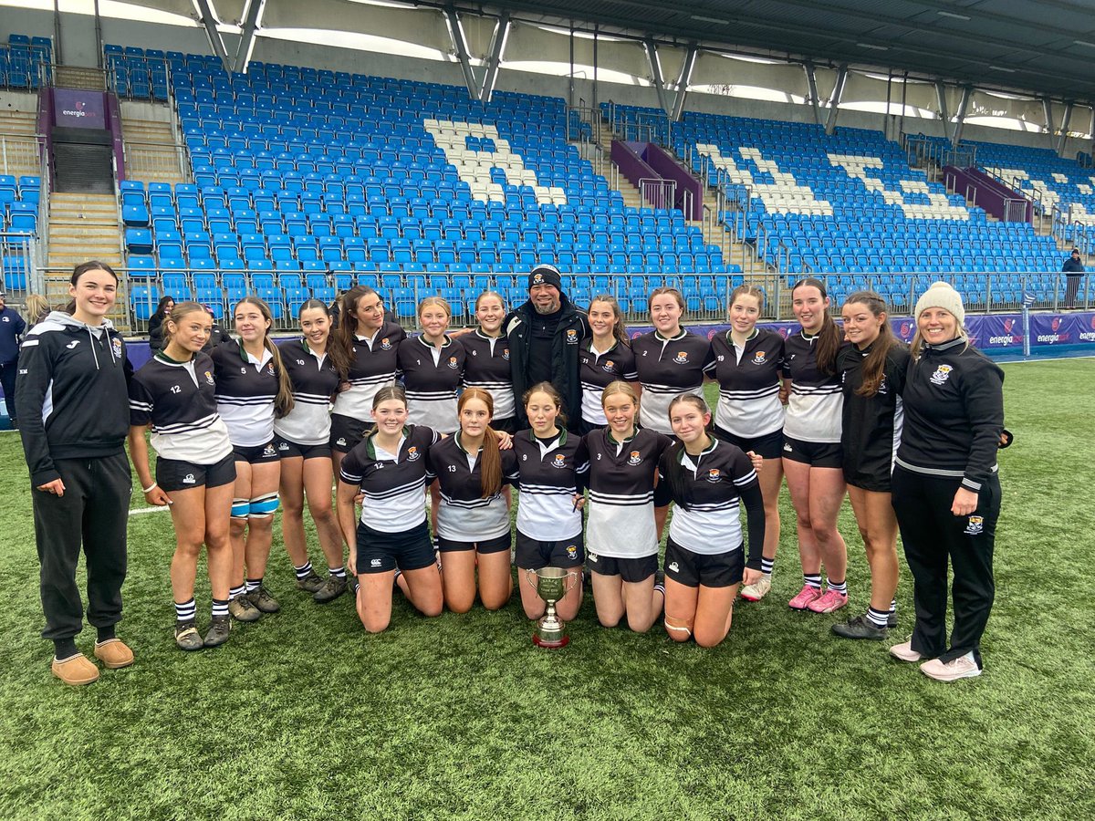 A huge congratulations to the Newbridge College senior girls Rugby team and their coaches on winning the league today 12-5 against Loreto Mullingar, a fantastic achievement.