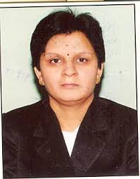 भारत में जज भगवान हैं, जैसे हम भगवान पर सवाल नहीं उठा सकते वैसे ही जज साहब पर नहीं उठा सकते,

यदि आप ईश्वर पर सवाल उठाओगे तो एक बार बच भी जाओगे मगर यदि आपने जज साहब पर सवाल उठाया तो 

पक्का Contempt Of Court का केस झेलोगे।

जज साहब का बेटा जज बन सकता है, कोर्ट में पेंडिंग केसेज