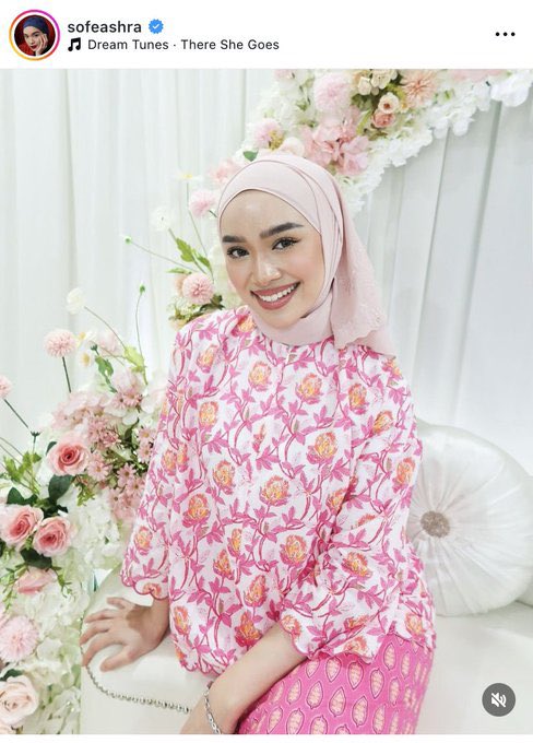 myrahmn's tweet photo. Bila nampak Sofea post gambar ni, i terus cari kat mana dia beli baju tu. Sebab cantiiiiikkkkkkk betul printed on printed dia😭😭😭😭 https://t.co/BqrcvNGBIR