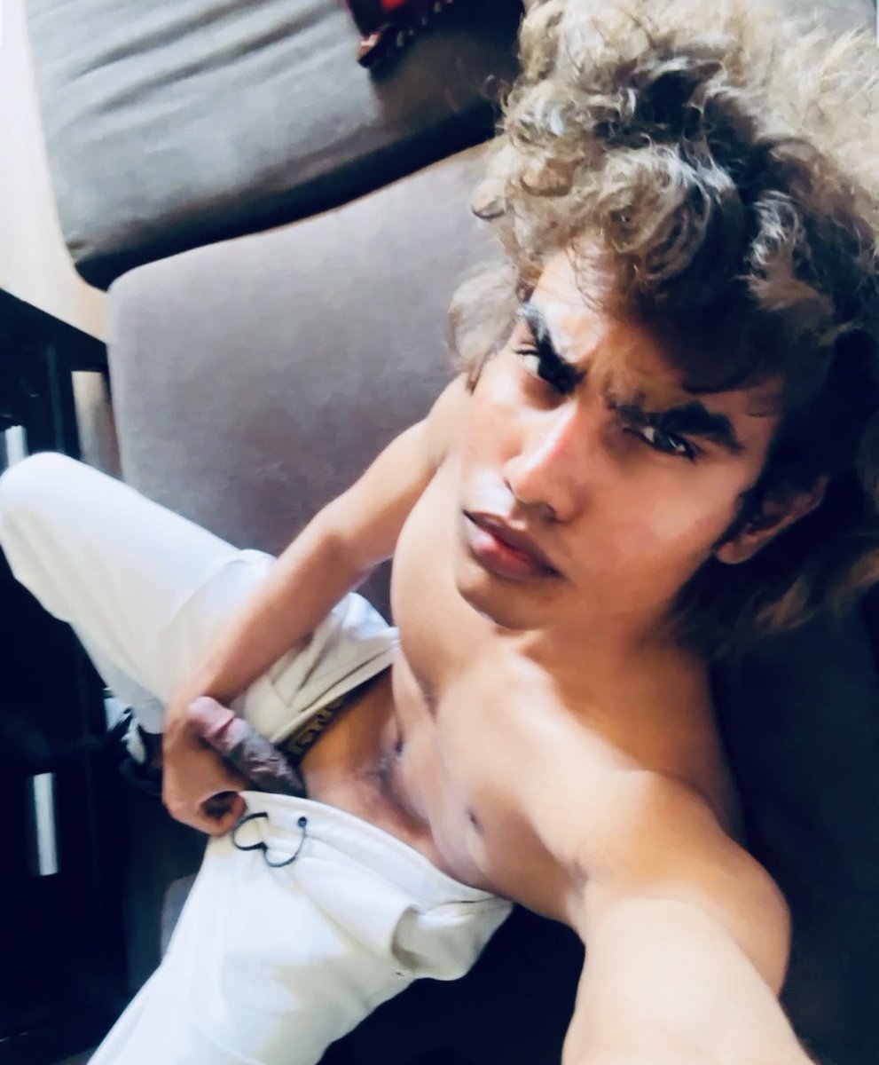 Ceylonprince's tweet photo. I've been stuck at home since my car crashed, and I being really horny all day. I can't travel, and I miss my lovely sluts babies 😔😽💋 #hornyboii #ursexyboi #brokeashell https://t.co/L6IaUiLHb3