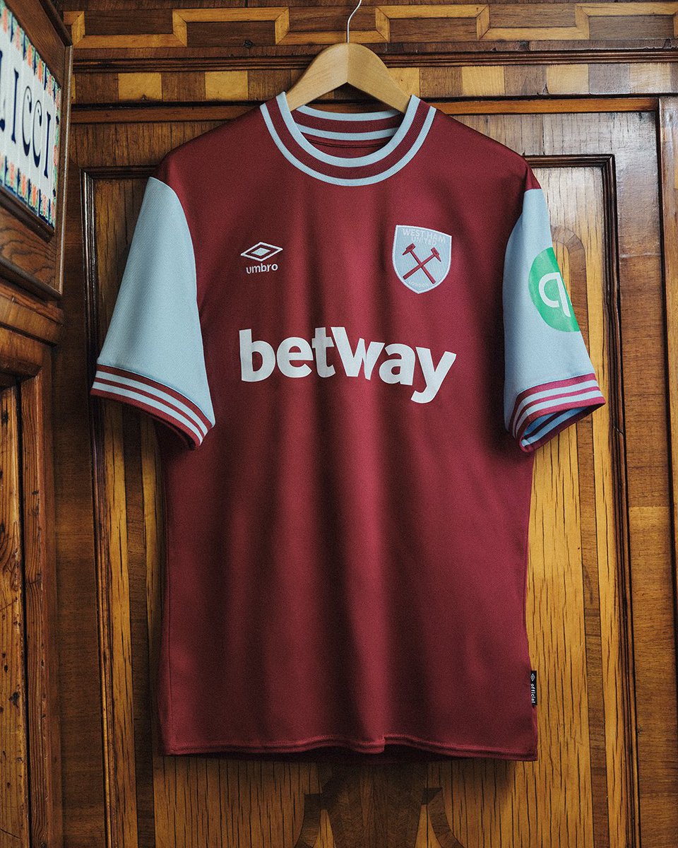WestHamFR_'s tweet photo. 🎁✨ CONCOURS - GAGNE TON MAILLOT WEST HAM ! 🎄

Avec @UmbroFrance &amp; @footcenter_fr, tente ta chance pour le maillot officiel 24/25 ⚒️ 

➡️ Like, RT &amp; suis-nous + @UmbroFrance + @footcenter_fr 
🔥 Bonus : commente ta taille!
🎅 Fin : 19/12 à 23h59, TAS le 20/12. 

Bonne chance!🍀 https://t.co/EVvFz7M0Fz