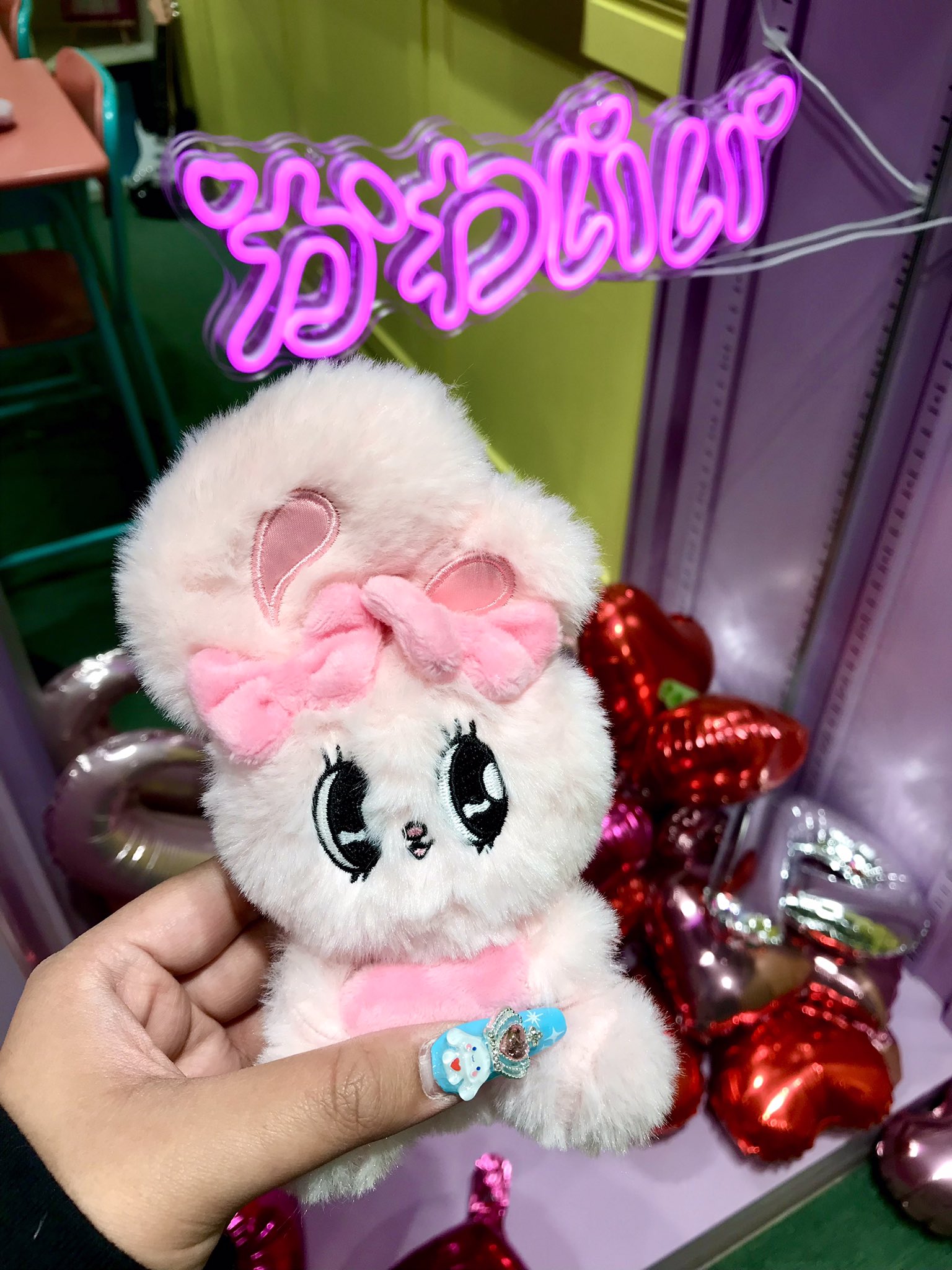 エスターバニー ハートハグ BIG ぬいぐるみ エスターバニーの「寝そべりBIGぬいぐるみ」に、「ハートハグ