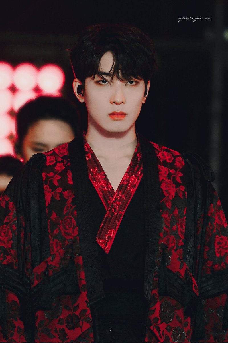 #원겸 
이거너무… 신이잖아 인외잖아.. 그렇잖아요… 저런 눈을 뜨고도 단 하나뿐인 아이를 지키려 인간계에 눈돌려야 하잖아…
저런 눈을 뜨고도 칠삭둥이 어떤 소년을 지키려고 해야한다고…