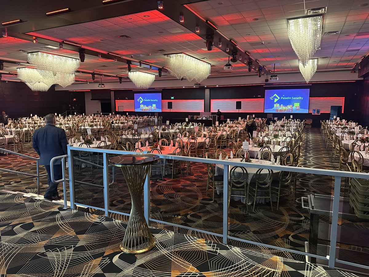 Giuseppe_View's tweet image. It’s not gonna look exactly like this, but we’re getting ready to organize a gigantic Recovery New Year’s Eve party. Hope to see you there.  #SiteVisit