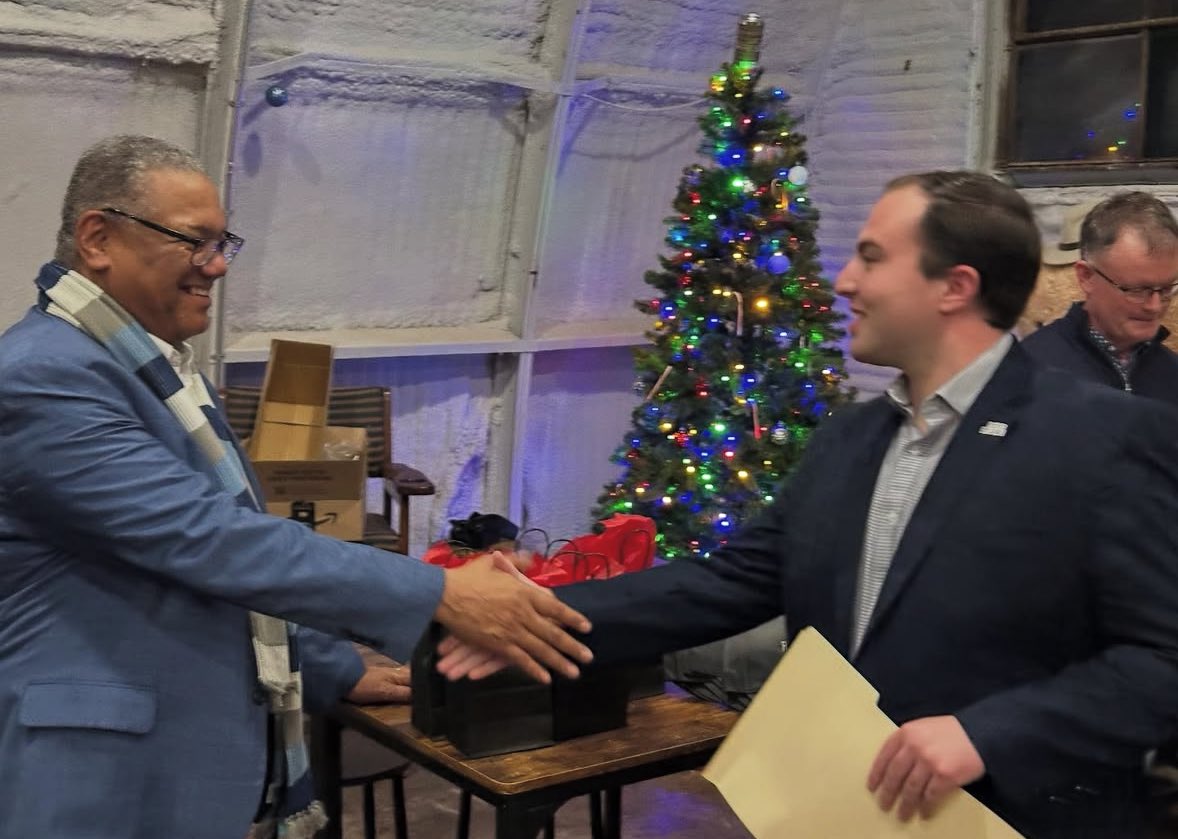Luke Winstel (@lukewinstel) on Twitter photo Honored and grateful to graduate from the <a href="/SportsMediaUGA/">SportsMediaUGA</a> certificate program tonight alongside some of my favorite people šÆ
<a href="/DOrlandoAJC/">D. Orlando Ledbetter</a> <a href="/theleoreport/">Jack Leo</a> <a href="/jacksonrowland9/">Jackson Rowland</a> <a href="/UGAGrady/">UGA Grady College</a> Honored and grateful to graduate from the <a href="/SportsMediaUGA/">SportsMediaUGA</a> certificate program tonight alongside some of my favorite people šÆ
<a href="/DOrlandoAJC/">D. Orlando Ledbetter</a> <a href="/theleoreport/">Jack Leo</a> <a href="/jacksonrowland9/">Jackson Rowland</a> <a href="/UGAGrady/">UGA Grady College</a>