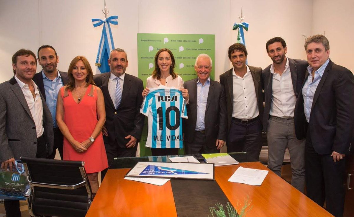 baldtepes's tweet photo. @FlavioAzzaro Deja de mentir Flavio, que opinas de esta foto de 2018 MILITO PRESIDENTE https://t.co/LhNOZwnSq1