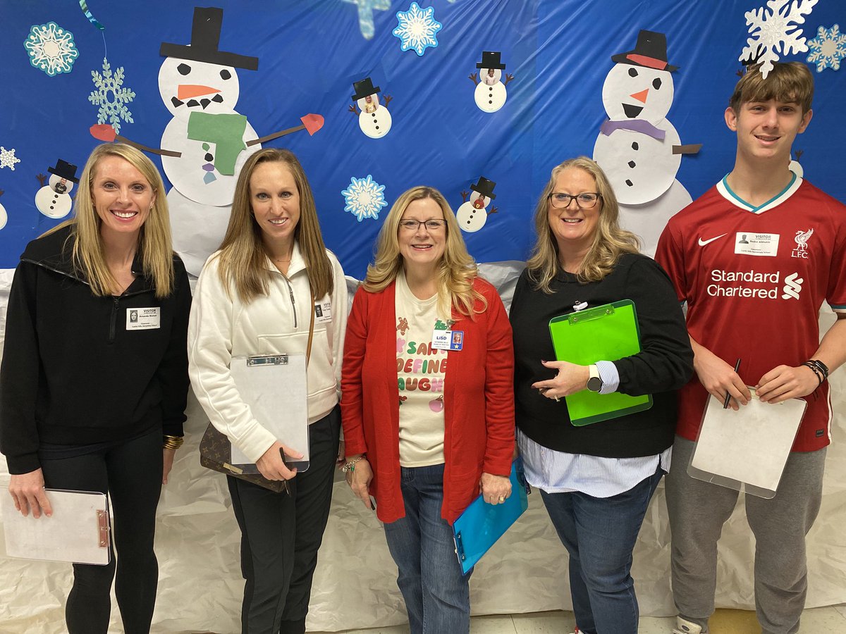 Grateful for our “Deck the Grade-Level Halls” contest judges. Congrats to the 3rd grade hall for being this year’s  hall winner. Our judges had a tough job !
