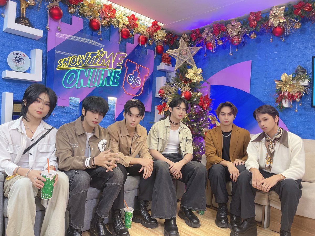 6ENSEofficial's tweet photo. [6ENSE | GUESTING ]

Hello ESENSE!
6ENSE is ready for Showtime Online U today!

#6ENSE https://t.co/er56pLbG28