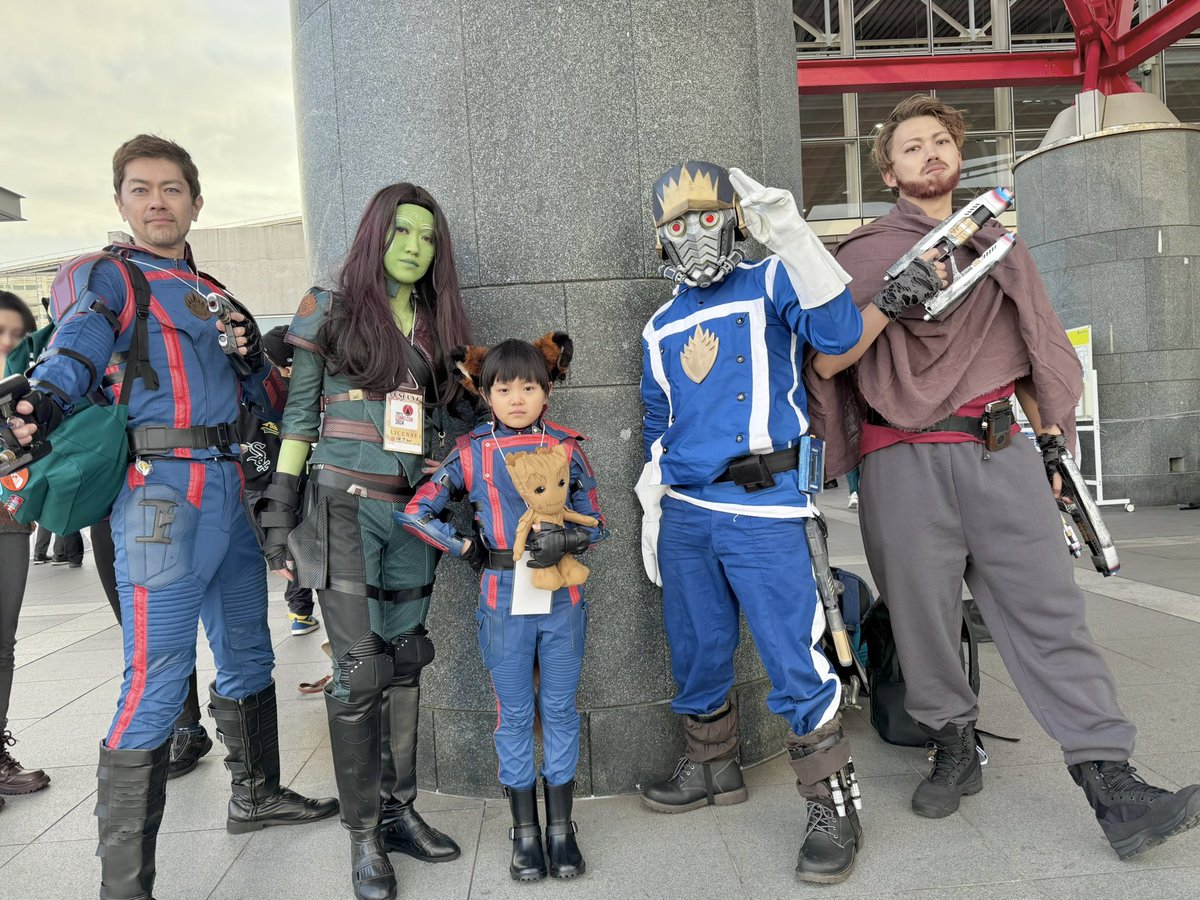 CHiHiR0_0's tweet image. #東京コミコン2024 今年もナキさん(@nakista05)とお会い出来ました！☺️🌟 更にお会いしたかったおんぞーしさん(@onz0shi_)とGotG併せで皆で撮影出来て感激でした📸🥹✨ お二人とも技術とクオリティーが本当に素晴らしくて…👏🏻 感化されました🤩🪐🚀

#GotGVol3
#TCC2024
#TokyoComicCon