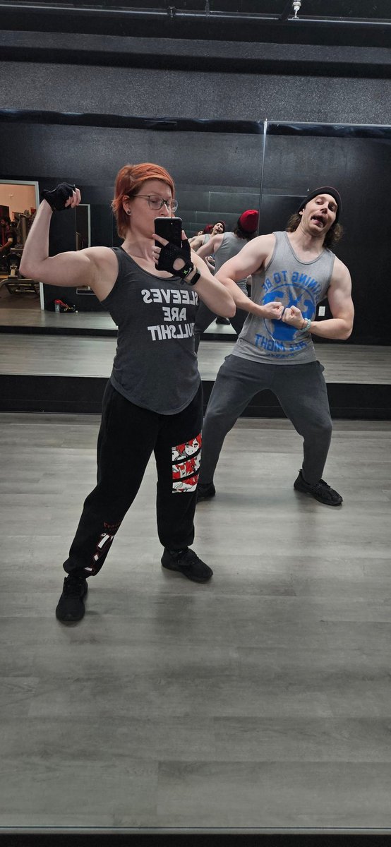 AccentKisses's tweet image. Back at it with arm / back day

@MemeCharacter dragged me out to @IronForgeGym