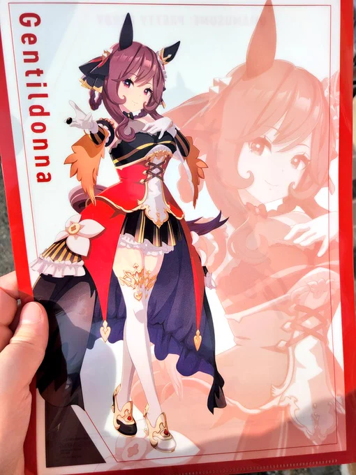 ファミマでジェンティルドンナのクリアファイル貰ってきた!!(*゜∀゜)=3レジ横にあって見逃すとこだった!勝手に持っていく人がおるからレジ横にしたのかも。 