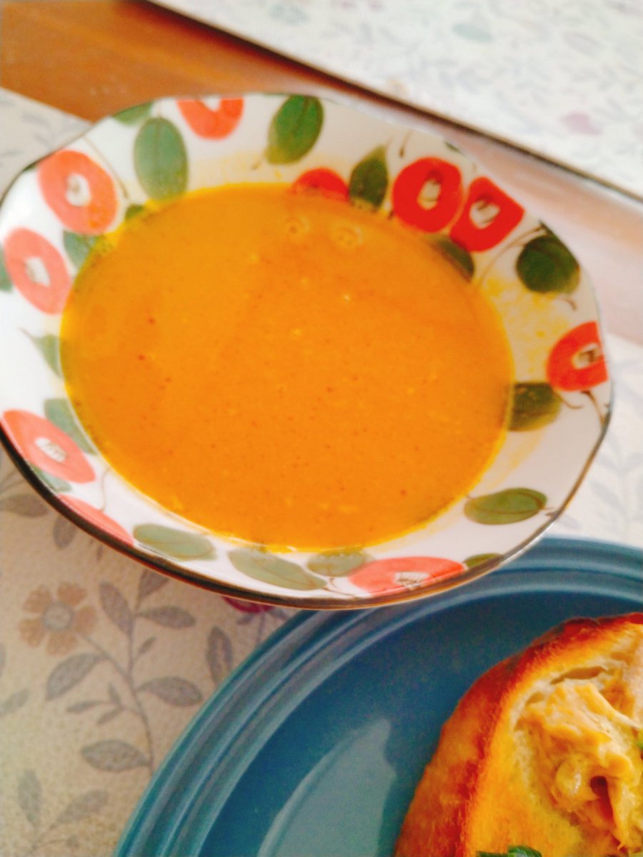 ken_seta's tweet photo. ツナマヨ野沢菜トースト
かぼちゃスープ
ちゃちゃっとランチ
野沢菜わさび漬けだからピリっとして
アクセントになってて
旨かった🤤
#飯テロ #昼ごはん #おうちごはん #ランチ #lunch #レシピ #料理 #料理好き #料理好きな人と繋がりたい #嫁にしたい男 #yummy #yummyfood #cook #cooking #cookinglove https://t.co/BlmRCZoX24