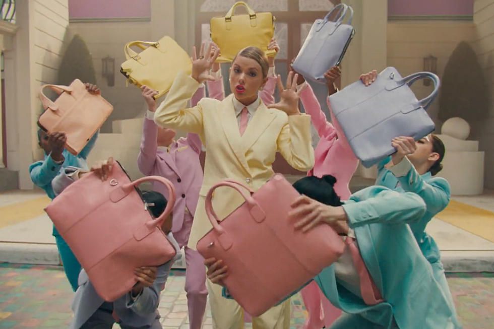 TheSwiftSociety's tweet photo. 🏆| "ME!" by Taylor Swift surpassed 900 MILLION Spotify Streams! https://t.co/hDVLMHPBNM