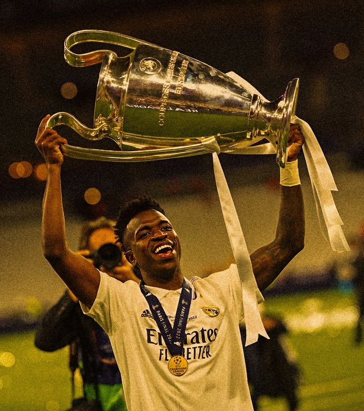 Clube com mais títulos oficiais nos principais países :

102 - 🇪🇸 Real Madrid
86 - 🇵🇹 Porto
83 - 🇩🇪 Bayern Munique
77 - 🇳🇱 Ajax
73 - 🇮🇹 Juventus
68 - 🏴󠁧󠁢󠁥󠁮󠁧󠁿 Manchester United
50 - 🇫🇷 Paris Saint-Germain
24 - 🇧🇷 Palmeiras

📰 Noite de Copa | Dep. de Estatísticas