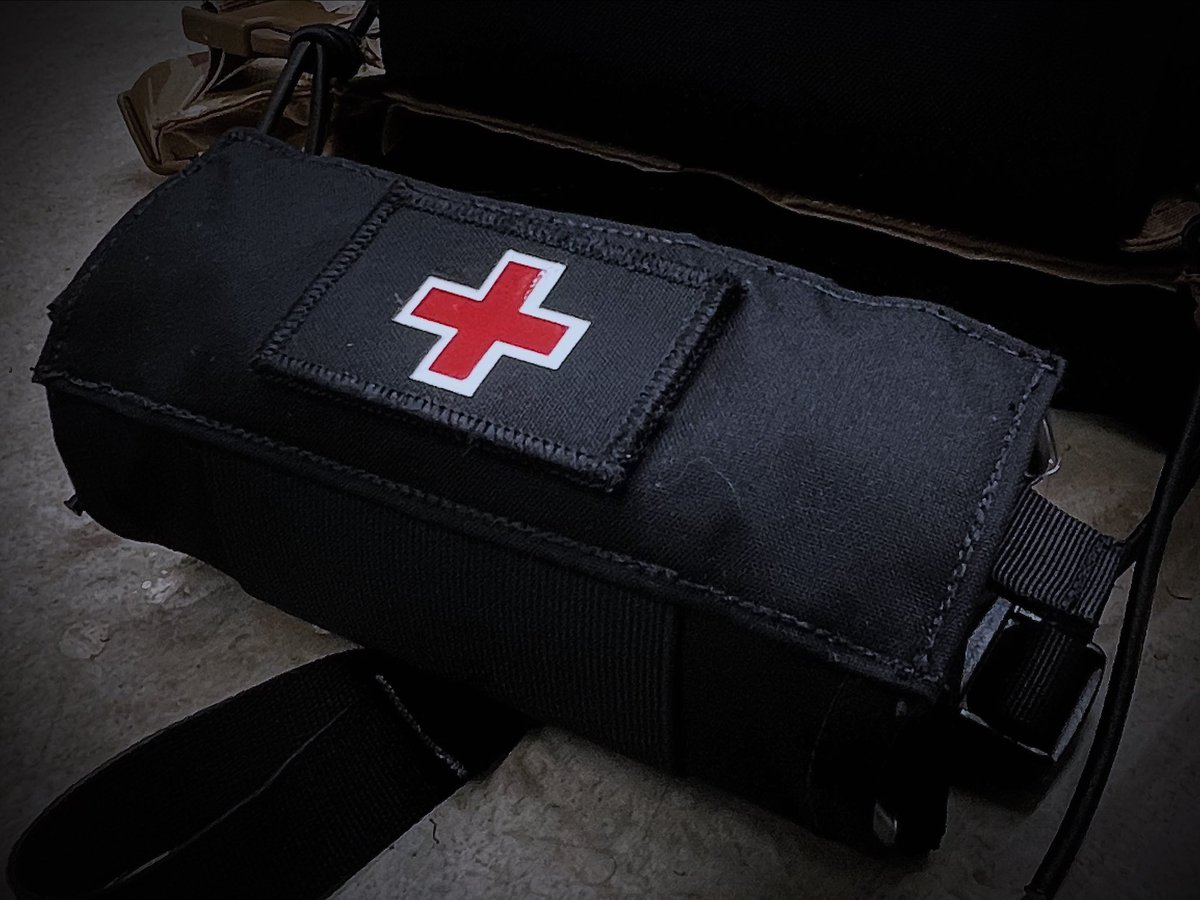 AptusDG's tweet photo. The The Aptus First Aid Kit (AFAK) can be mounted via MOLLE/PALS or belt loop. It can also be mounted as a dangler with the optional FUPA (Flexible Under Plate Adapter) kit, or as a fannie with the optional MFR (MOLLE Fanny Retrofit) kit. https://t.co/Vn18SGjluB