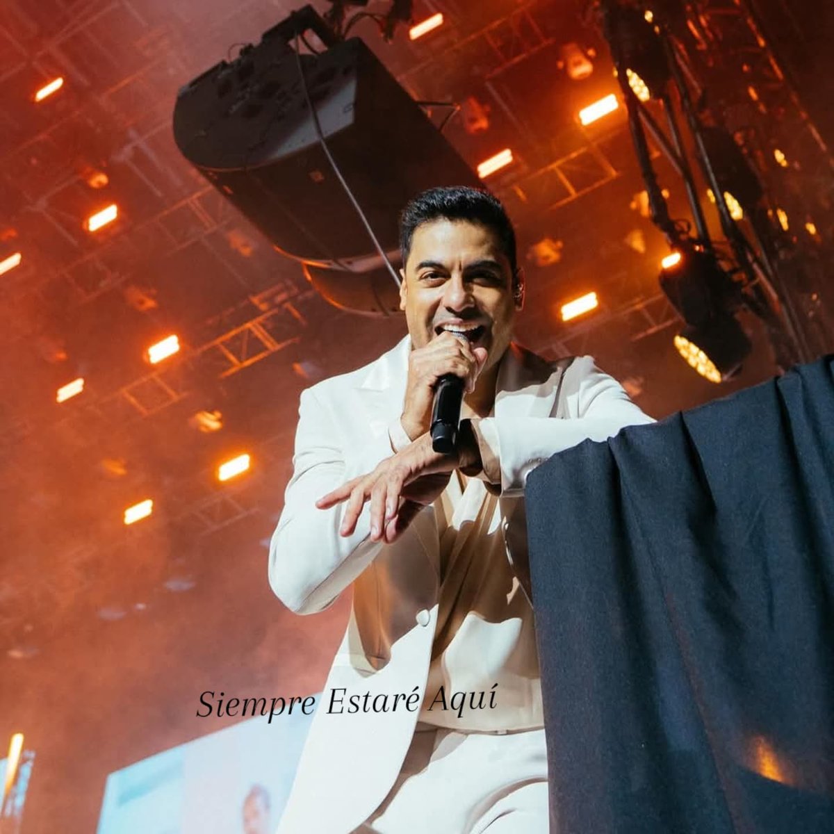 siempreestarecr's tweet photo. Con tu ternura y tu luz, Iluminaste mi corazón 🖤
Que me da vida, eres tú🖤🖤
#SiempreEstaréAquí🖤 #SiempreEstaréAquíCR
#RiveristasPorSiempre  #CarlosRivera #SEA #riveristas #westwoodfans #sonymusicmexico https://t.co/XN6Hbc0Y0Y